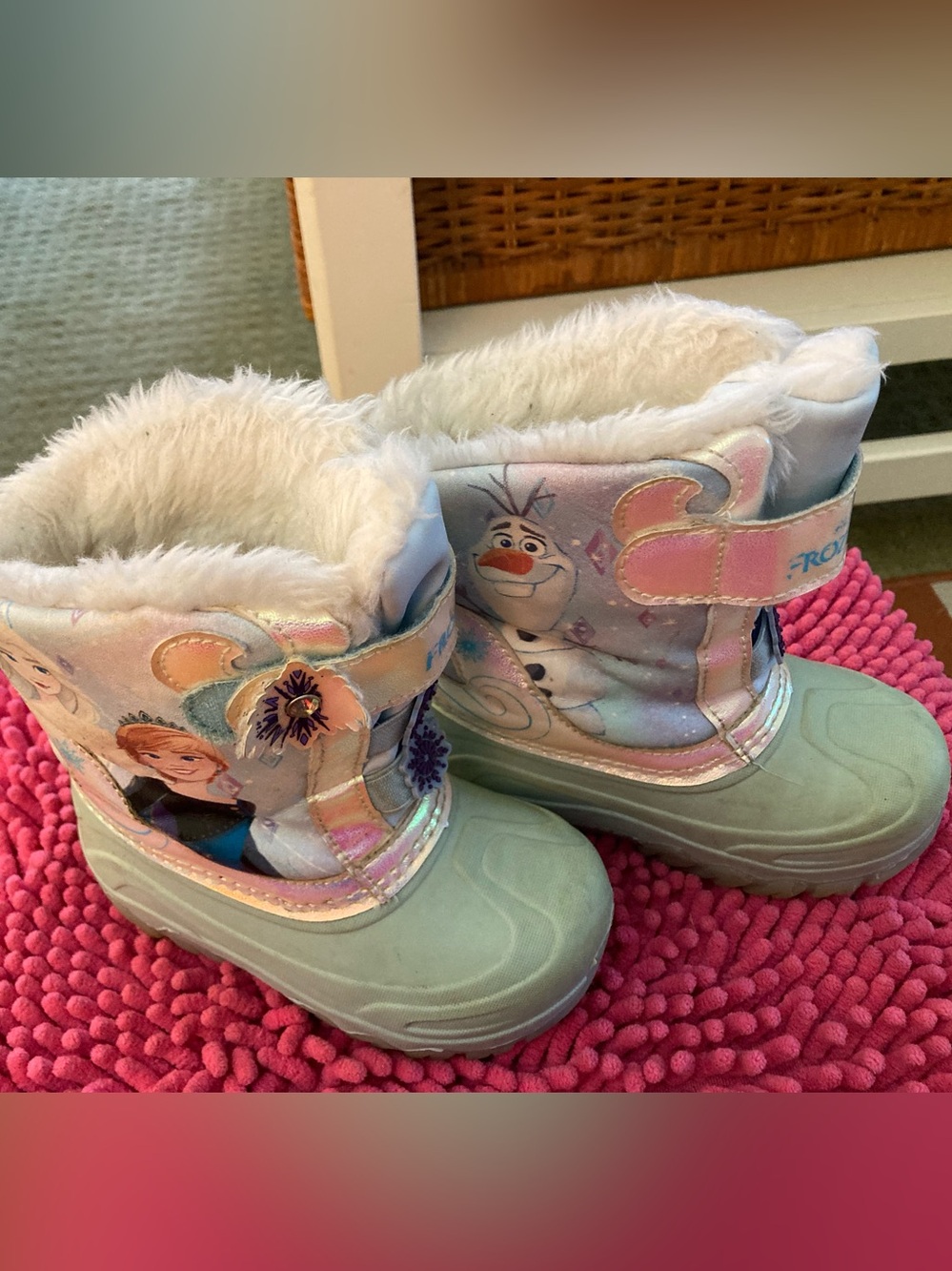 Light Up Disney Frozen Kids' Light Blue Snow Boots with Faux Fur Sz 8